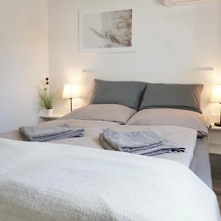 Apartment Ferienhaus Ufergeheimnis Am Guelser Moselbogen I 2 Sz I 5 Gaeste I Badebucht I Grill I Garten *