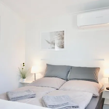 Ferienhaus Ufergeheimnis Am Guelser Moselbogen I 2 Sz I 5 Gaeste I Badebucht I Grill I Garten *