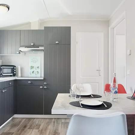 Ferienhaus Ufergeheimnis Am Guelser Moselbogen I 2 Sz I 5 Gaeste I Badebucht I Grill I Garten *
